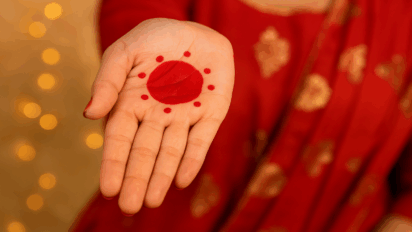 Karwa Chauth Alta Design Ideas 2025: मेहंदी छोड़ें, आज़माएँ ये 10 ट्रेंडी लाल डिज़ाइंस