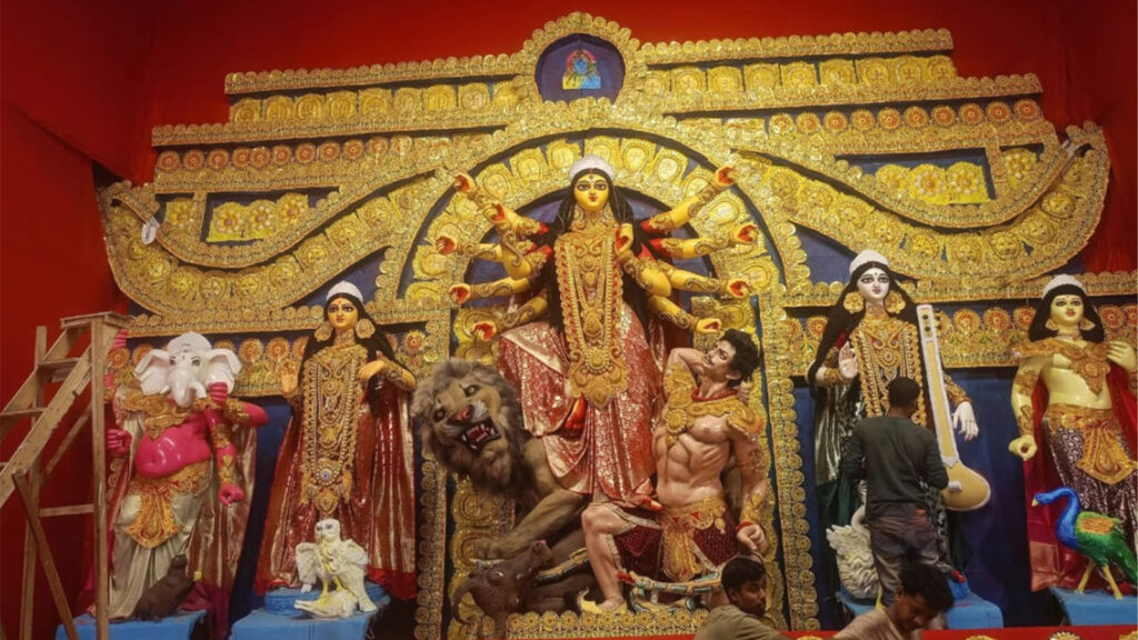 दुर्गा पूजा का इतिहास: जनजातीय परंपराओं से बंगाल की सांस्कृतिक धड़कन तक