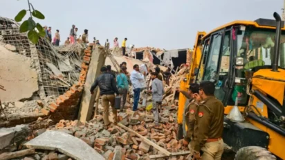Greater Noida में निर्माणाधीन भवन ढहने से चार मजदूरों की मौत, दो घायल