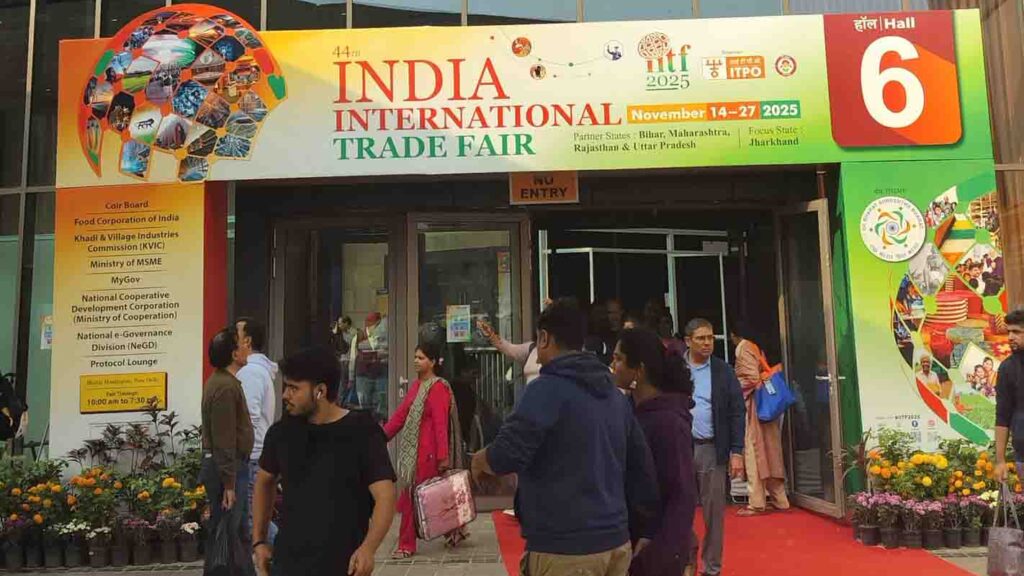 International Trade Fair 2025: Turkish lamps and Thai jewellery at huge discounts attract customers