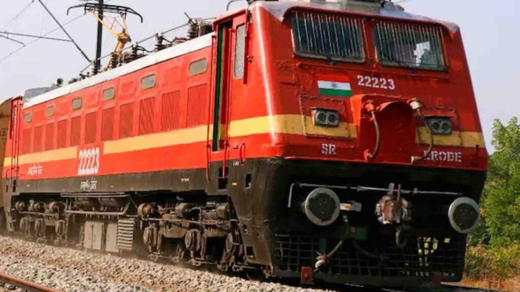 Train Schedule Update: Due to dense fog, timings of many trains in North India have been changed and many trains have been cancelled.