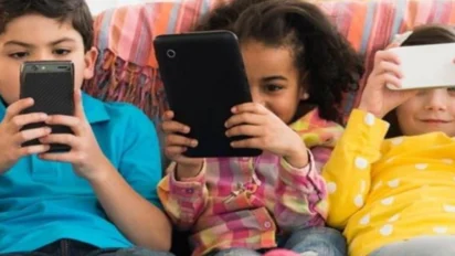 Child Mobile Addiction: बच्चों की मोबाइल लत कैसे छुड़ाएं? विशेषज्ञों ने बताए असरदार उपाय