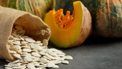 Pumpkin Seeds Benefits: सेहत का खजाना हैं कद्दू के बीज: रोज़ सेवन से दिल, पाचन और शुगर रहती है कंट्रोल