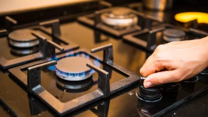 Gas Chulha Vastu Tips: रसोई में चूल्हे की दिशा बदल सकती है आपकी किस्मत
