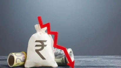 Indian Currency Update: शेयर बाजार की गिरावट का असर, डॉलर के मुकाबले रुपया 26 पैसे लुढ़का