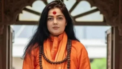 Mamta Kulkarni ने किन्नर अखाड़े के महामंडलेश्वर पद से दिया इस्तीफा, चुना मौन का मार्ग