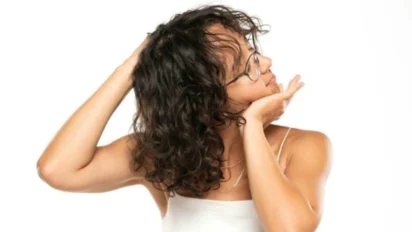 Neck Cracking Habit: क्या गर्दन चटकाने से स्ट्रोक का खतरा?