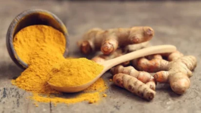 Vastu Tips: किचन में हल्दी की गांठ रखने का सही स्थान