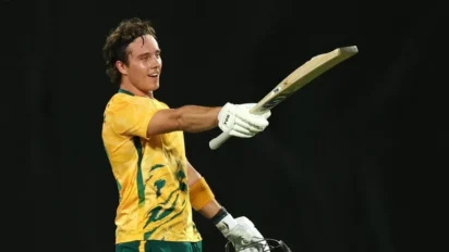 IPL 2026 Injury Update: चेन्नई सुपर किंग्स को लगा बड़ा झटका, धोनी के बाद ये खिलाड़ी भी हुआ आईपीएल 2026 के शुरुआती मैचों से बाहर