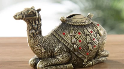 Camel Statue Vastu Tips: ऊंट की मूर्ति रखने की सही दिशा और तरक्की के वास्तु उपाय