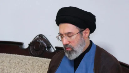 Mojtaba Khamenei: होर्मुज बंद रखने और अमेरिकी अड्डों पर हमले की ईरान की चेतावनी