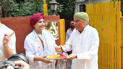 Bollywood Holi Celebrations : शबाना आजमी और उर्मिला का होली सेलिब्रेशन वीडियो वायरल हुआ