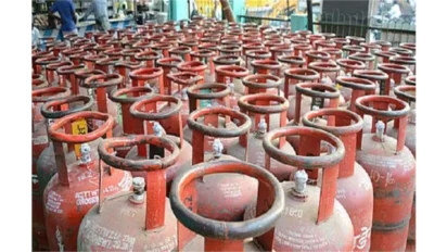 Delhi LPG Crisis: 900 का गैस सिलेंडर 4300 में, कालाबाजारी का बड़ा खुलासा