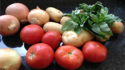 Vegetable prices drop: सब्जियों के दाम गिरे, किसानों पर बढ़ा संकट