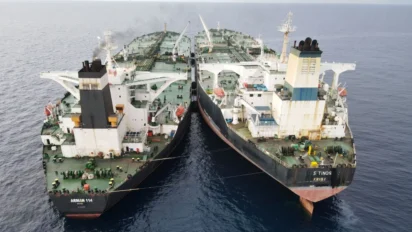Iran Super Tanker ने अमेरिकी नाकेबंदी तोड़ी, 220 मिलियन डॉलर तेल