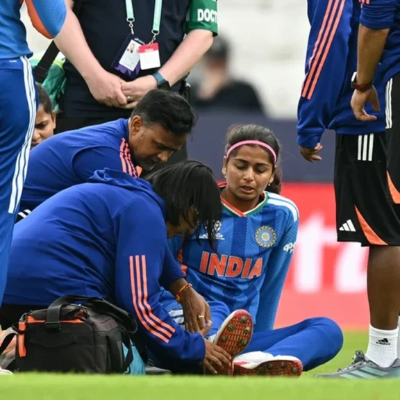 Women’s T20 World Cup 2026: श्रेयंका पाटिल को लगी टखने में दर्दनाक चोट, नीदरलैंड्स के खिलाफ फिल्डिंग करते समय हुईं घायल